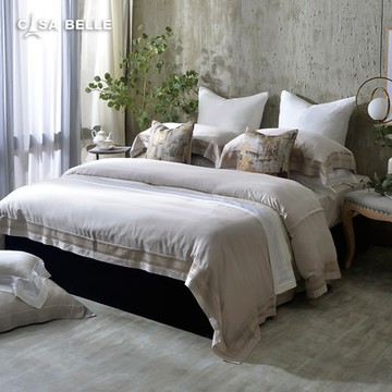 【Great Living格蕾寢飾】法國CASA BELLE 波光瀲豔 雙人天絲刺繡拼接四件式防蹣抗菌吸濕排汗兩用被床包組(共兩色)-卡其色