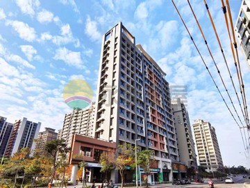 @馥樂樂-美景露台戶3樓-近家樂福輕軌-好閃亮｜新北市淡水區中山北路三段