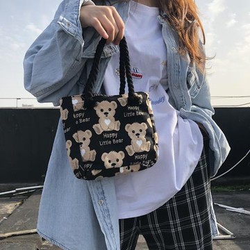新品（走街串巷蹦迪）優質布料滿鋪小熊手拿包手拎包小包手機包
