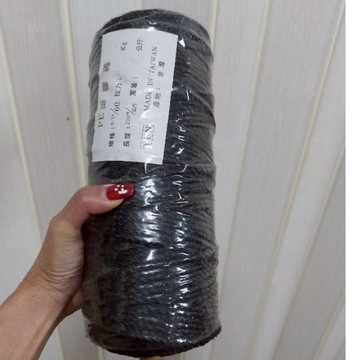 台灣製，僅此一家，就是這麼大一捲，水線.紅色.黑色塑膠繩，一粒一公斤，有30股45股60股帆布..繩索90股超取限重4個