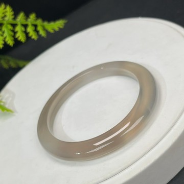 精美 冰灰瑪瑙手鐲 53+MM 冰透起剛細玉髓手環 好運幸福 吉祥魅力