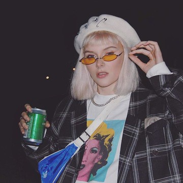 白色別針貝雷帽女秋冬純色韓版羊毛呢文藝復古帽蓓蕾帽日系畫家帽1入