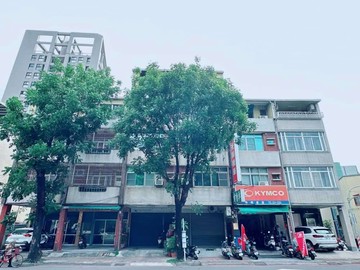 楠梓火車站。日月光。臨40米路。金店面。前路後巷｜高雄市楠梓區鳳楠路