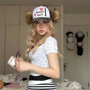 RED自制y2k亞文化澀谷網帽毛球