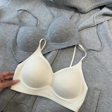 【台灣發貨】無痕固定杯顯胸圓內衣女小胸顯大聚攏收副乳防下垂調整型文胸套裝 無痕內衣 內衣背心 固定杯內衣 無鋼圈內衣