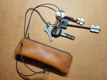 ............穠纖合度的抽繩式鑰匙包