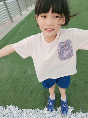 臺灣原廠品牌Rakki more 碎花兔子口袋 女童短袖上衣-粉色