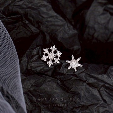 眼觀925銀不對稱雪花耳釘女簡約可愛創設計感耳釘小眾設計款1入