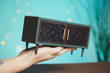 芭比娃娃 1/6 比例的微型梳妝台。房間箱、玩具屋家具