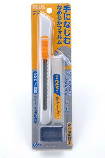 PLUS 普樂士 美工刀 (小) 白 /支 CU-001N（35-298）【APP滿額下單10%點數(單一帳號最高5000點)】1/31止