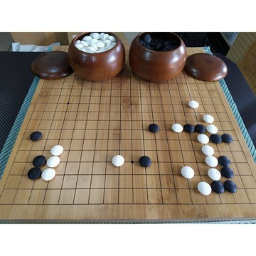 楠竹圍棋套組(棋子黑白各180 ± 2 顆+楠竹/塑膠圍棋罐+2cm楠木圍棋盤)