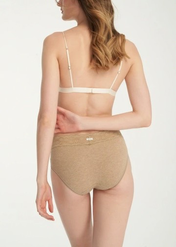 XXL 秋日午茶．窄版V蕾絲高腰三角內褲(麻卡其)