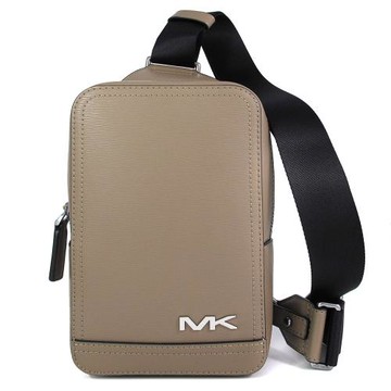 MICHAEL KORS 銀字LOGO橫紋單肩胸包(深駝色)