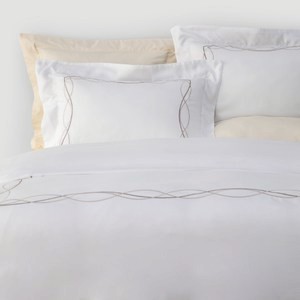 (組)克萊歐雙色刺繡500織天絲床被四件組加大雙人 沙石白