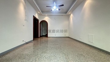 長庚旁近澄清湖~捷運黃線大地坪邊間車庫透天｜高雄市鳥松區松竹街