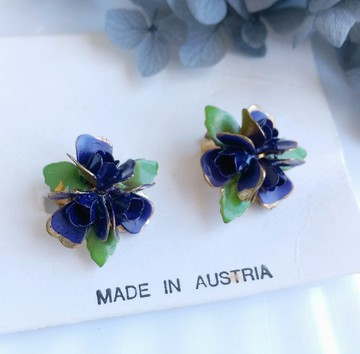 Vintage Jewelry  奧地利製 立體玫瑰花簇 深紫綠葉 夾式耳環