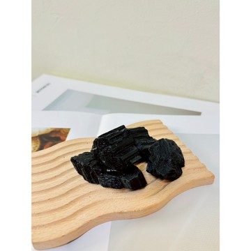 黑碧璽原礦100g 天然黑碧璽 防小人 防負能量 防護能量石 空間淨化 擺件 水晶原礦 水晶礦石 隨機出貨 黑碧璽