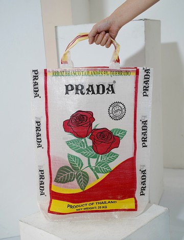 霧白色玫瑰印花米袋托特包