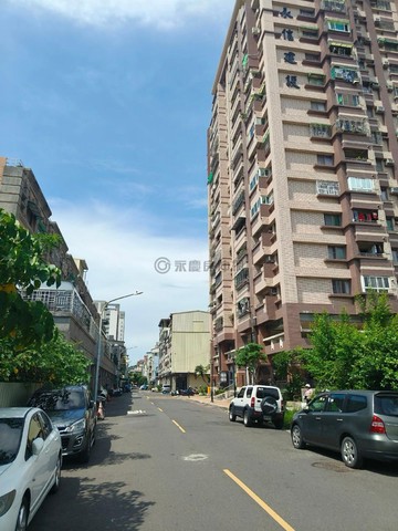 景秀山林社區庭院1+2樓四房平車｜高雄市鼓山區裕民街