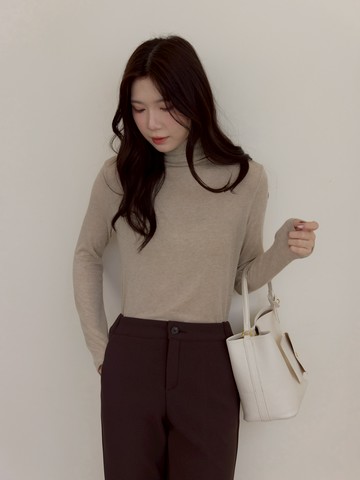 親膚柔彈羊毛高領上衣