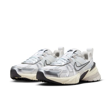 【NIKE】V2K RUN 慢跑鞋 女款 舒適 透氣 白銀黑 奶油底-FD0736-100