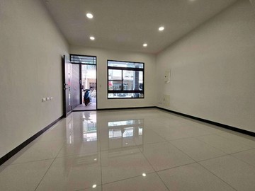 屏東廣東商圈/8米活巷/住店兩用全新整理美透天｜屏東縣屏東市廣東路