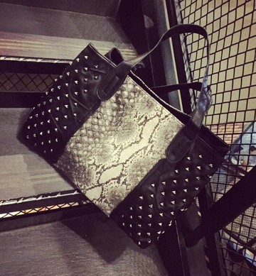 【JP.美日韓】 歐美 質感 韓國 托特包  重磅 硬挺  包  手提 手拿  側背包  蛇皮包 紋路