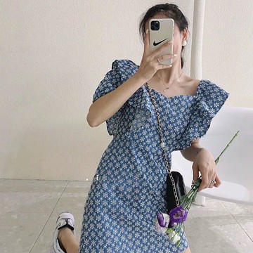 2022新款夏季溫柔風小清新方肩大方領短款小子飛飛袖顯瘦連衣裙