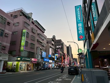 大降價真心要賣不看可惜&瑞隆商圈可改車庫美透天｜高雄市前鎮區瑞隆路