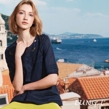 LUNG.L林佳樺 藍色拼接花卉蕾絲棉質五分袖女裝上衣LR74A
