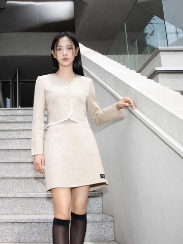itMICHAA Round Neck Frill Accentuated Jacket