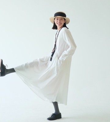 日系復古白襯衫裙 / 長袖口袋連衣裙設計 / 寬鬆休閒棉質長裙