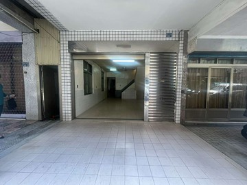 【市中心百億高雄車站】中央公園稀有黃金地段透天店面｜高雄市新興區復橫一路