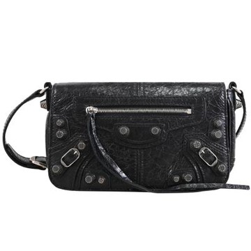 BALENCIAGA Le Cagole 經典鉚釘造型揉製羊皮翻蓋式斜背小包(黑)