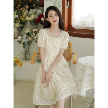 初夏大碼氣質蕾絲碎花連衣裙女胖mm遮肚顯瘦小眾設計感收腰中長裙