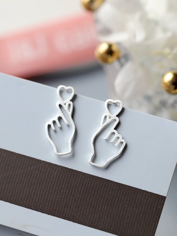 純銀比心耳環女日系可愛小清新少女手勢耳釘新款潮簡約防過敏1入