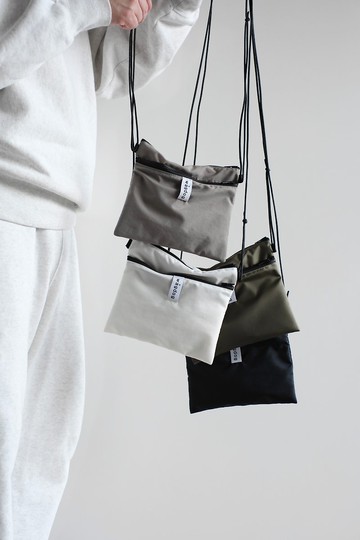 UTILITY 尼龍肩背包・多功能扁包