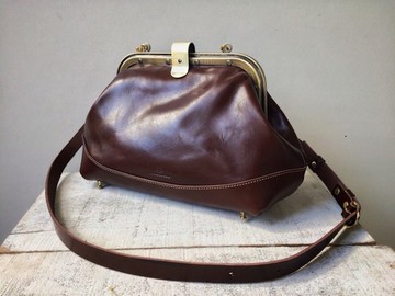 Tochigi 皮革 Gamaguchi 單肩包 castanea M Bitter 棕