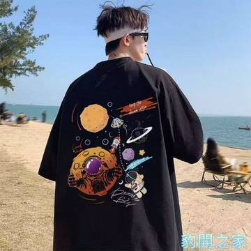 【豹開之家】宇航員太空印花T恤男 夏季寬鬆oversize半袖 潮牌百搭上衣 五分袖 短t 情侶t 男生衣服W664
