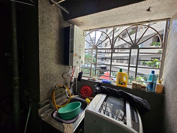 龍華國小近輕軌百貨7米大面寬挑高樓店｜高雄市鼓山區龍德路