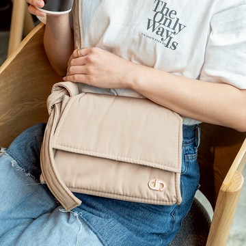 泰國 Jira Bay 翻蓋肩背包 奶茶  （三尺寸） - L