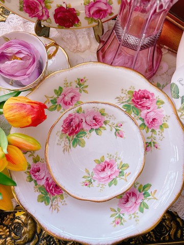 英國製 Royal Albert 玫瑰園24k金鑲金點心碗一對庫存品