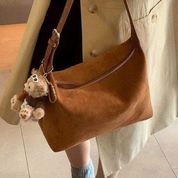 🔥臺灣現貨🔥側背包 腋下簡約餃子包 韓版複古包 絨麵側肩包 簡約通懃鹿皮絨側背包 單肩手提包 肩背包 單肩包