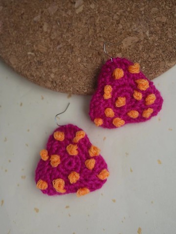 鉤針刺繡三角耳環玫紅色