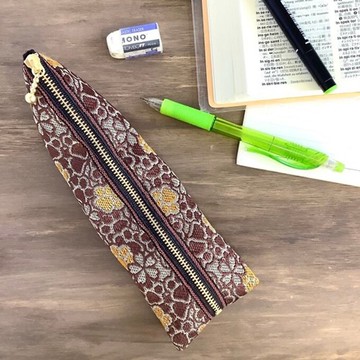 【肉球與櫻花】榻榻米襯邊 金字塔型 筆袋 日式 巧克力 焦糖 棕色 腳印 狗