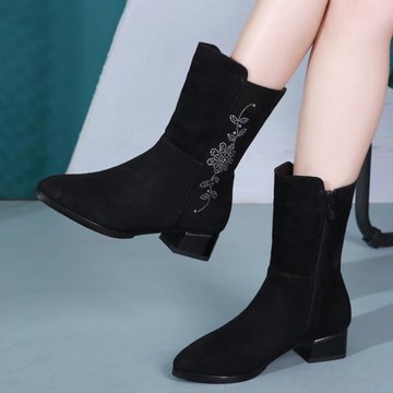 2025新款真皮冬季中筒靴磨砂平底大碼女靴41一43加絨時尚羊皮靴子