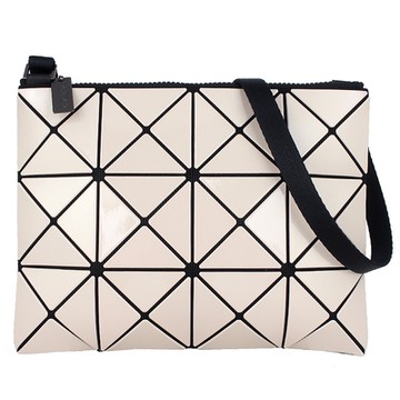 ISSEY MIYAKE 三宅一生 BAOBAO 米色三角格3x4小型斜背包