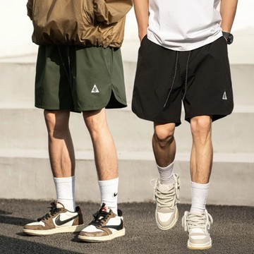 【美式男款】下擺圓弧開叉設計美式運動休閒短褲