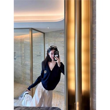 美式復古冷淡系穿搭藏藍色針織衫毛衣2026秋冬款V領單排扣打底衫