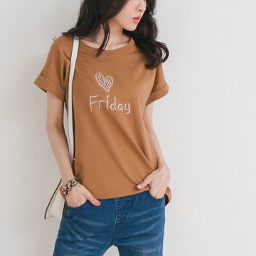 OB嚴選-台灣製造。純棉愛心刺繡落肩反褶短袖上衣《AB13068-》